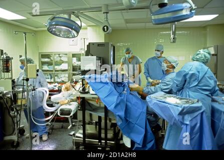 La scène de la salle d'opération orthopédique Banque D'Images