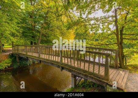 Parc paysager du XIXe siècle du Palais Ludwigslust, maître jardinier J.P. Lenné, Ludwigslust, Mecklembourg-Poméranie occidentale, Allemagne de l'est, Europe Banque D'Images