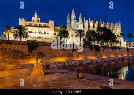 Cathédrale et la Almudaina, Alcazar royal de la ville de Palma de Majorque, Iles Baléares, Espagne Banque D'Images