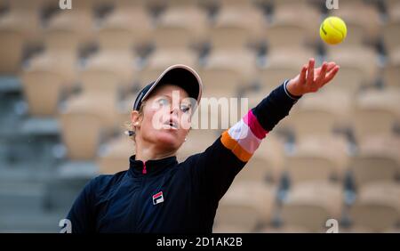 Paris, France. 5 octobre 2020. Laura Siegemund d'Allemagne en action contre Paula Badosa d'Espagne lors du quatrième tour au Roland Garros 2020, Grand Chelem Tournoi de tennis, le 5 octobre 2020 au stade Roland Garros à Paris, France - photo Rob Prange / Espagne DPPI / DPPI crédit: LM/DPPI/Rob Prange/Alay Live News Banque D'Images