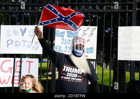 Bethesda, Maryland, États-Unis. 5 octobre 2020. Les partisans de Trump se réunissent à l'extérieur du Walter Reed National Military Medical Center à Bethesda Maryland. Crédit : Christopher Levy/ZUMA Wire/Alay Live News Banque D'Images