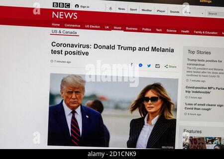 Capture d'écran du site Internet de BBC News annonçant que le président américain Donald Trump avait été testé positif pour Covid-19 le 2 octobre 2020. Banque D'Images