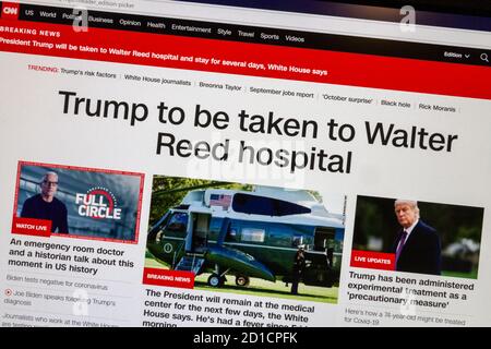 Le site Web de CNN annonçant que le président américain Donald Trump allait à l'hôpital Walter Reed après le diagnostic positif de Covid-19 le 2 octobre 2020. Banque D'Images