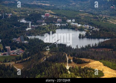 Lac de Strbske Pleso vu de Predne Solisko, montagnes des Hautes Tatras, Slovaquie Banque D'Images