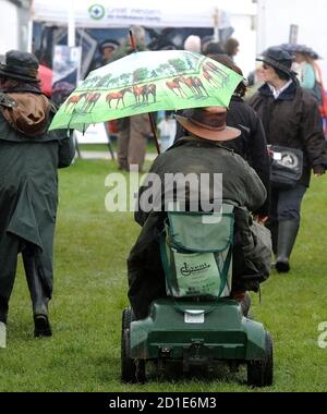 Parapluie pour un jour pluvieux Parasole pour un jour ensoleillé Banque D'Images