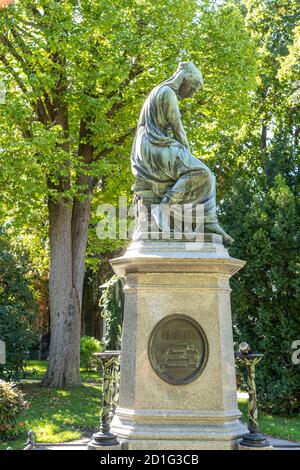 Ehrengrab des Komponisten Wolfgang Amadeus Mozart auf dem Wiener Zentralfriedhof, Wien, Österreich, Europa | Ehrengrab tombe d'honneur du compositeur Banque D'Images