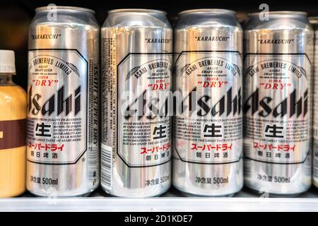 Shenzhen, Chine. 05e octobre 2020. Boîtes de bière Asahi vues dans un supermarché. Crédit : SOPA Images Limited/Alamy Live News Banque D'Images