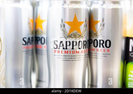 Shenzhen, Chine. 05e octobre 2020. Boîtes de bière Sapporo vues dans un supermarché. Crédit : SOPA Images Limited/Alamy Live News Banque D'Images