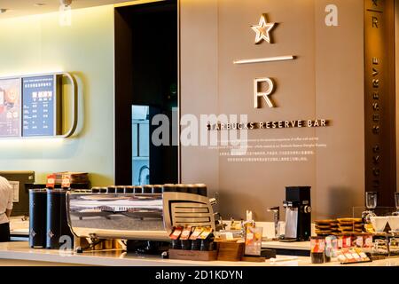 Shenzhen, Chine. 05e octobre 2020. Café de la réserve Starbucks vu à Shenzhen. Crédit : SOPA Images Limited/Alamy Live News Banque D'Images