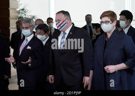 Tokyo, JPN. 6 octobre 2020. (De gauche à droite) le ministre indien Subrahmanyam Jaishankar, le ministre japonais des Affaires étrangères Toshimitsu Motegi, le secrétaire d'État américain Mike Pompeo et le ministre australien des Affaires étrangères Marise Payne partent après avoir rencontré le premier ministre japonais Yoshihide Suga (non illustré) au bureau du premier ministre le mardi 6 octobre 2020 à Tokyo. Crédit : POOL/ZUMA Wire/Alay Live News Banque D'Images