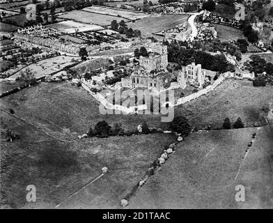 CHÂTEAU DE KENILWORTH, Warwickshire. Vue aérienne du château. Photographié en 1920. Cette image est prise à partir d'une copie négative. Collection Aerofilm (voir liens). Banque D'Images