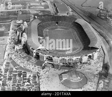 STADE WEMBLEY, Middlesex, Londres. Finale de la coupe FA 1929 en cours entre Bolton Wanderers et Portsmouth. Bolton en a gagné 2-0 lors d'un match auquel assistaient 92,576. Photographié le 27 avril 1929. Collection Aerofilm (voir liens). Banque D'Images