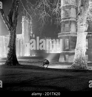 JARDINS DU TEMPLE, Temple, ville de Londres. Vue générale sur les jardins du Temple la nuit. Photographié par Eric de Mare entre 1945 et 1980. Banque D'Images