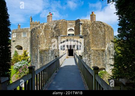 CHÂTEAU WALMER ET JARDINS, KENT. Vue sur le Bastion Sud et le pont qui traverse le Moat. Banque D'Images