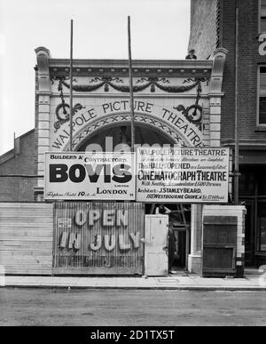 WALPOLE PICTURE THEATRE, Ealing, Londres. Ouverture du cinématographe en juillet 1912. Photographie commandée par Bovis Ltd de leur bâtiment par l'architecte J S Beard. Photographié en juin 1912 par Bedford Lemere & Co Banque D'Images