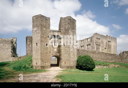 CHÂTEAU DE BERRY POMEROY, DEVON. Vue générale depuis le sud du portier, le mur-rideau et le manoir de Pomeroy. Banque D'Images