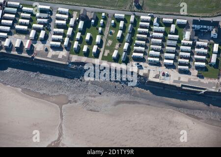 Érosion côtière par Westholme Avenue, Hornsea, East Riding of Yorkshire, 2014, Royaume-Uni. Vue aérienne. Banque D'Images