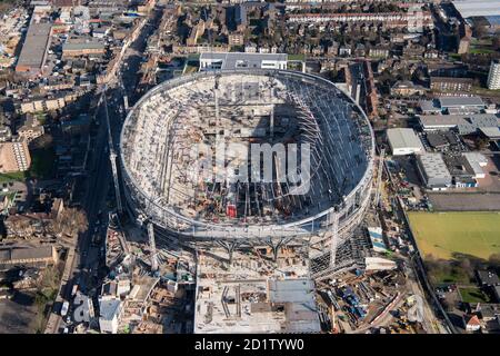 Construction du nouveau stade du club de football Tottenham Hotspur dans le cadre du projet de développement de Northumberland, Tottenham, Londres, 2018, Royaume-Uni. Vue aérienne. Banque D'Images