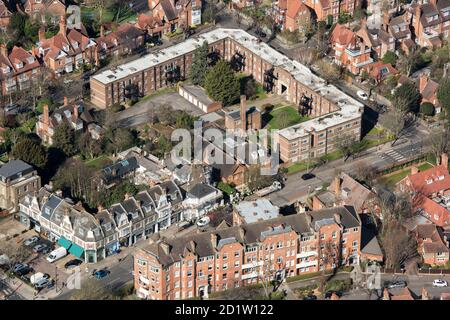 St Catherine's court, un immeuble des années 1930 qui a remplacé la maison du créateur de la banlieue Bedford Park Garden - Jonathan Thomas Carr, Londres, 2018, Royaume-Uni. Vue aérienne. Banque D'Images