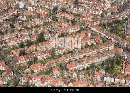 Maisons sur la banlieue Bedford Park Garden, Londres, 2018, Royaume-Uni. Vue aérienne. Banque D'Images