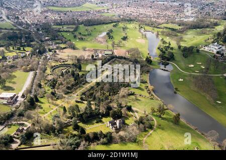 Stoke Park et les jardins du souvenir Stoke Poges, Buckinghamshire, Royaume-Uni. Vue aérienne. Banque D'Images