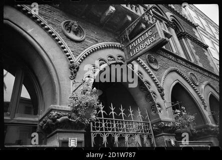 Vue détaillée de la façade de la bibliothèque Hereford, du musée et de la galerie d'art, Broad Street, Hereford, Herefordshire, Royaume-Uni. Banque D'Images