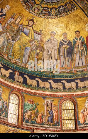 Détail intérieur de la mosaïque abside du XIIe siècle dans l'église de Santa Maria, Trastevere, Rome, Italie. Banque D'Images