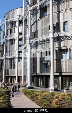 Vue générale des appartements contemporains et des penthouses construits à l'intérieur de cadres victoriens de classe II, écluse de St Pancras, King's Cross, Londres, Royaume-Uni. Banque D'Images