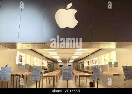 FRESNO, ÉTATS-UNIS - 01 septembre 2020 : une photo de l'extérieur de l'Apple Store fermé dans le Mall en raison de COVID 19 avec des panneaux sur les fenêtres. (Éditorial/Ill Banque D'Images