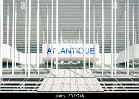 Le stade Matmut ATLANTIQUE, connu auparavant sous le nom de Nouveau Stade de Bordeaux, à Bordeaux, en France, est un stade de football élégant qui accueille environ 42,000 personnes. Terminé 2015. Banque D'Images