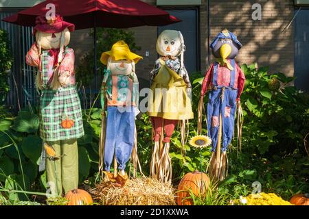 Reston va, Etats-Unis -- 5 octobre 2020. Photo des épouvantails habillés pour Halloween. Banque D'Images
