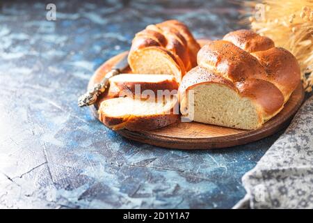 Pain au challah maison, sélection. Pain traditionnel. Banque D'Images