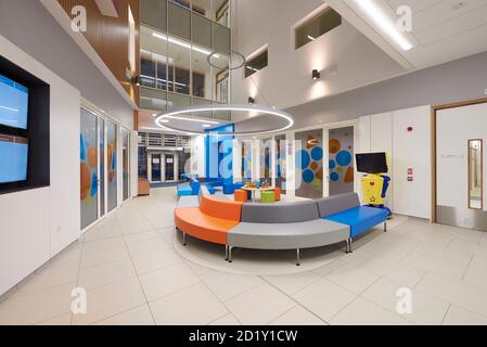 L'intérieur coloré du nouvel hôpital pour enfants de Sheffield, dans le Yorkshire du Sud, dans le nord de l'Angleterre, au Royaume-Uni Banque D'Images