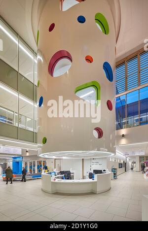 L'intérieur coloré du nouvel hôpital pour enfants de Sheffield, dans le Yorkshire du Sud, dans le nord de l'Angleterre, au Royaume-Uni Banque D'Images