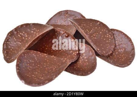Puces de chocolat isolées sur fond blanc. Banque D'Images