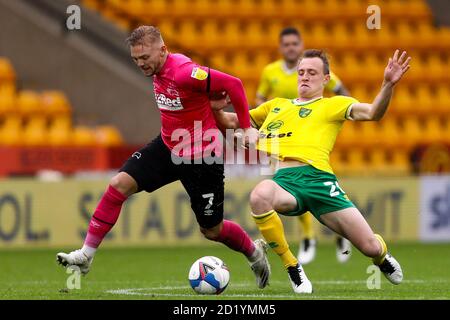 Oliver Skipp de Norwich City et Kamil Jozwiak de Derby County en action - Norwich City v Derby County, Sky Bet Championship, Carrow Road, Norwich, Royaume-Uni - 3 octobre 2020 usage éditorial seulement - restrictions DataCo Banque D'Images