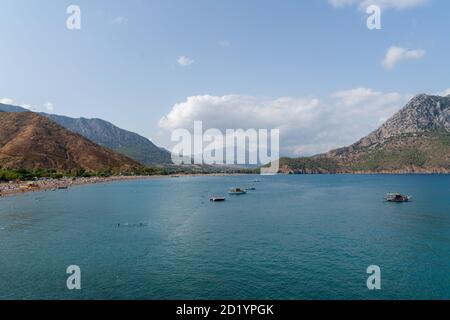 Antalya/Turquie-septembre 27 2020: Longue plage côte de la plage d'Adrasan - la plage d'Adrasan est l'une des plages les plus populaires d'Antalya Banque D'Images