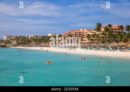 Caraïbes, Antilles néerlandaises, Aruba, palm beach Banque D'Images