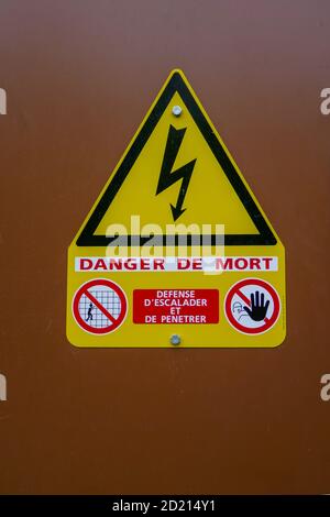 Danger, panneau d'avertissement, en français, Banque D'Images