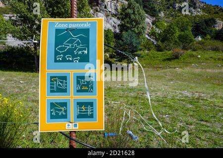 Signe d'avertissement jaune et vert de zone Pastorale, en français, Banque D'Images