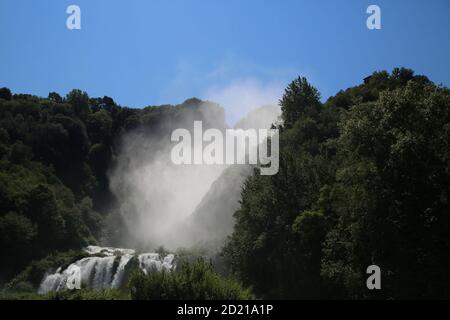 Les splendides cascades de Marmore en Italie Banque D'Images