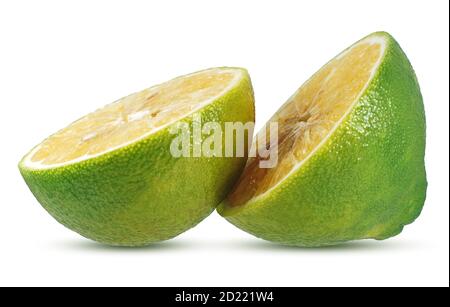 Calamansi ou fruits orange verts isolés sur fond blanc Banque D'Images