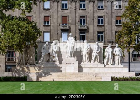 Le groupe de statues représentant Lajos Kossuth et les ministres de le gouvernement de 1848 Banque D'Images