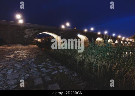 Vieux pont de pierre à Ratisbonne. Ratisbonne, Bavière, Allemagne. Banque D'Images