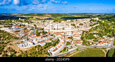 Vue aérienne de la ville d'Obidos au Portugal Banque D'Images