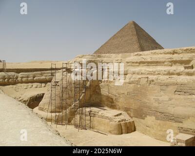 Travaux de rénovation arrière sur le Grand Sphinx de Gizeh Banque D'Images