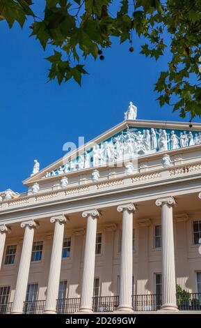 Londres, Camden, Cumberland Terrace: Une rue exclusive de maisons mitoyennes de luxe en terrasses au large de Regent's Park, par l'architecte royal John Nash Banque D'Images