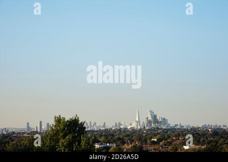L'horizon du centre de Londres en été, vue sur les terres et les bois du parc Banque D'Images