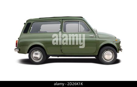 Vue latérale d'une voiture italienne classique isolée sur fond blanc Banque D'Images