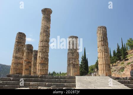 Ruines de l'ancien temple d'Apollon à Delphes dans Grèce Banque D'Images